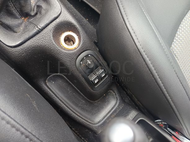 Peugeot 206 · Ano 2001