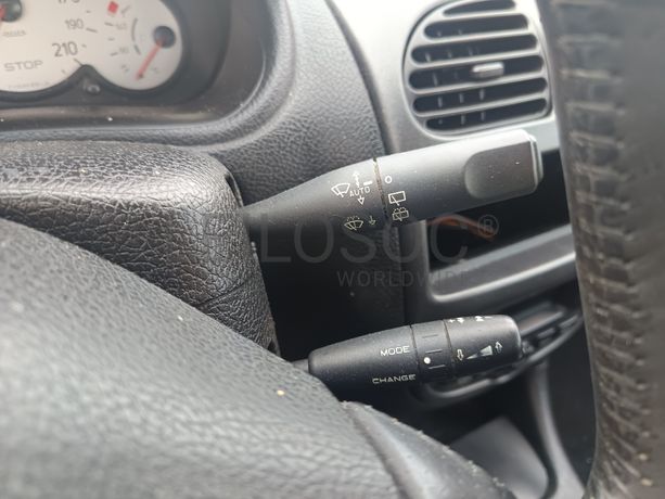Peugeot 206 · Ano 2001