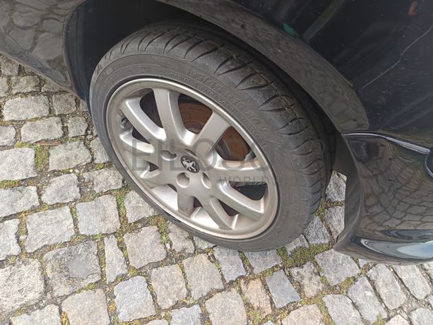 Peugeot 206 · Ano 2001