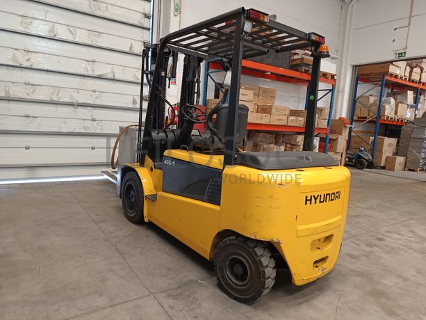 Empilhador Hyundai · Elétrico · Ano 2010 · 4000Kg