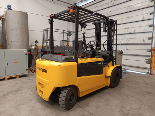 Empilhador Hyundai · Elétrico · Ano 2010 · 4000Kg