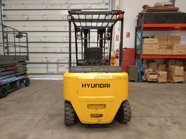 Empilhador Hyundai · Elétrico · Ano 2010 · 4000Kg