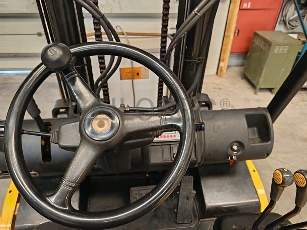 Empilhador Hyundai · Elétrico · Ano 2010 · 4000Kg