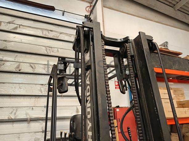 Empilhador Hyundai · Elétrico · Ano 2010 · 4000Kg