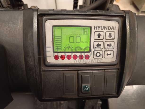 Empilhador Hyundai · Elétrico · Ano 2010 · 4000Kg