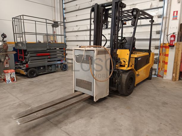 Empilhador Hyundai · Elétrico · Ano 2010 · 4000Kg