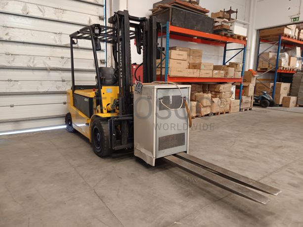 Empilhador Hyundai · Elétrico · Ano 2010 · 4000Kg