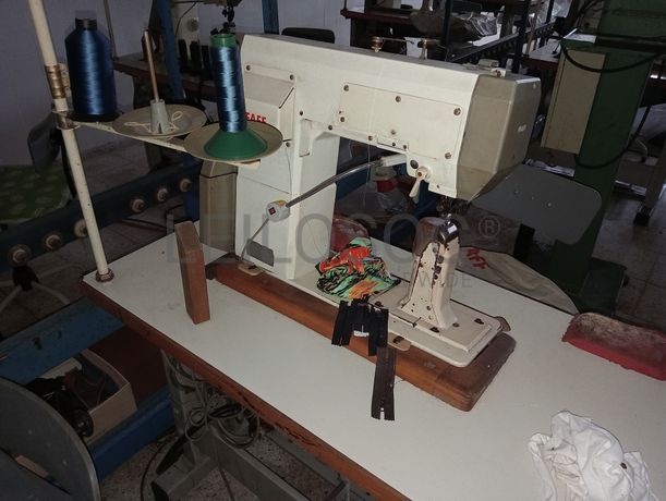Máquinas de Costura · Coluna Alta · Rebites