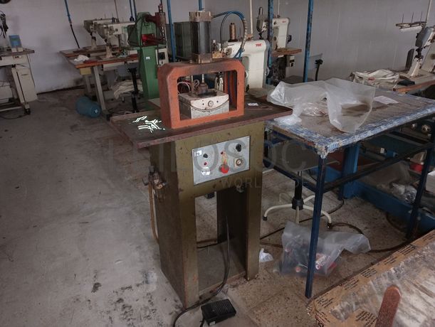 Máquinas de Costura · Coluna Alta · Rebites