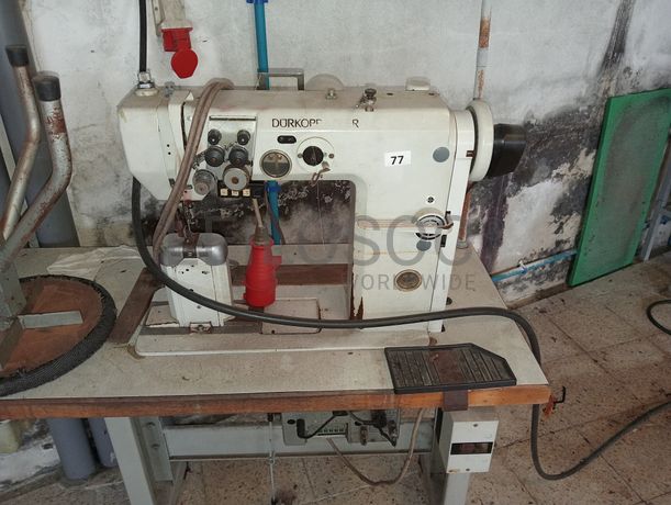 Máquinas de Coluna Alta · Máquina de Colocar Ganchos