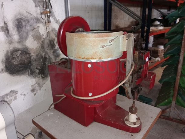 Máquinas de Coluna Alta · Máquina de Colocar Ganchos