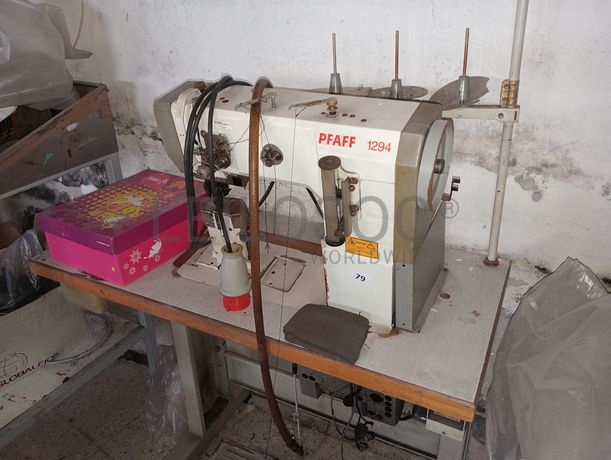 Máquinas de Coluna Alta · Máquina de Colocar Ganchos