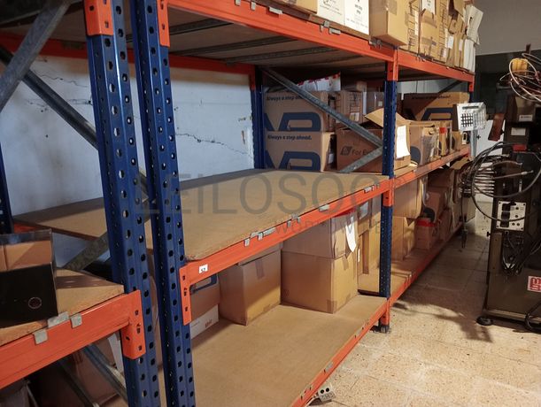 Máquinas de Contrafortes e de Enformar · Estantes industriais