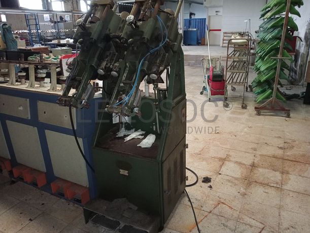 Máquinas de Contrafortes e de Enformar · Estantes industriais