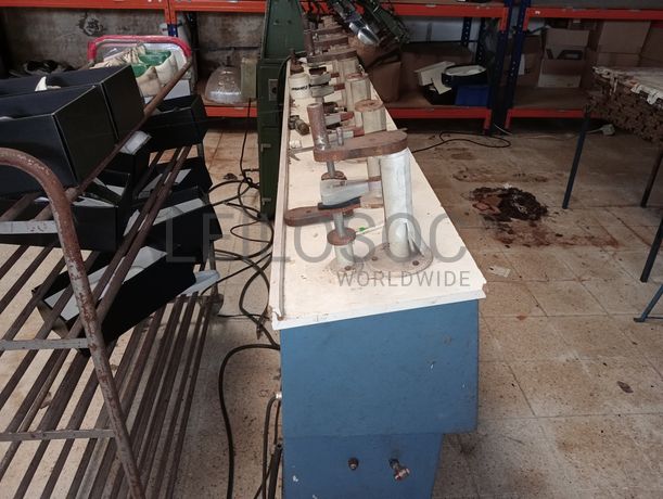 Máquinas de Contrafortes e de Enformar · Estantes industriais