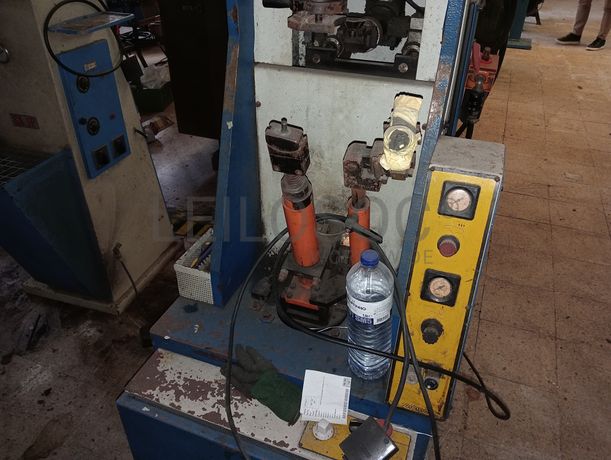 Máquinas de Cardar e Pregar saltos · Sifione