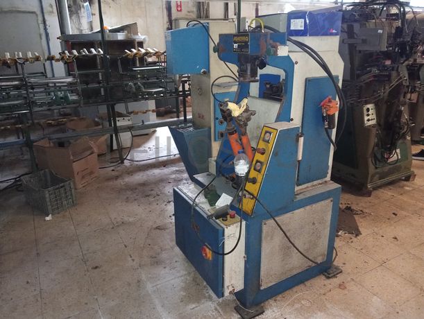 Máquinas de Cardar e Pregar saltos · Sifione