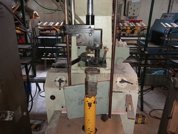 Máquina de Calcanheiras, Coser solas e Pregar saltos