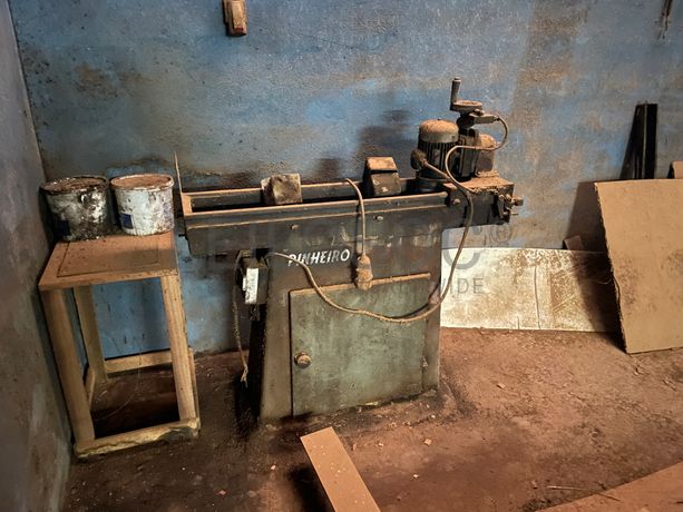 Máquina de afiar serras