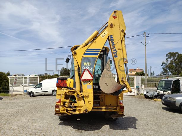 Retroescavadora Komatsu · Ano 2008