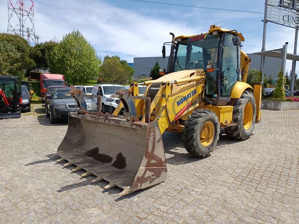 Retroescavadora Komatsu · Ano 2008