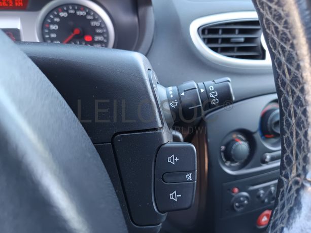 Renault Clio 1.5 dCi · Ano 2008