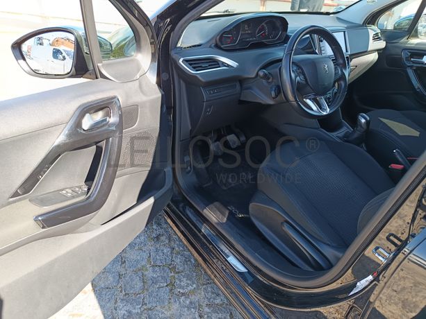 Peugeot 208 1.6 HDi · Ano 2018