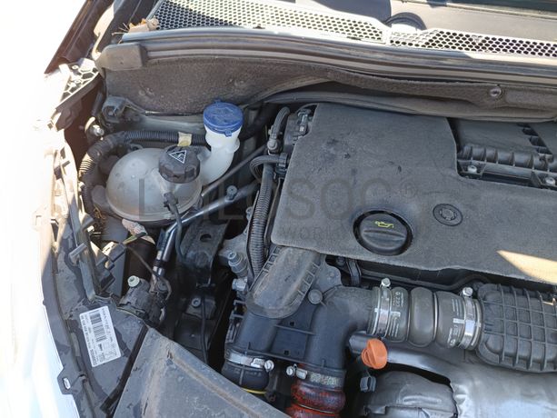 Peugeot 208 1.6 HDi · Ano 2018