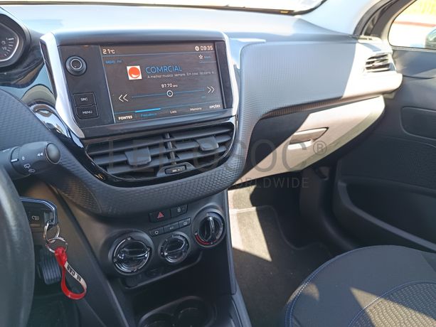 Peugeot 208 1.6 HDi · Ano 2018