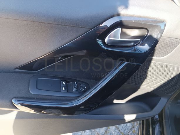 Peugeot 208 1.6 HDi · Ano 2018