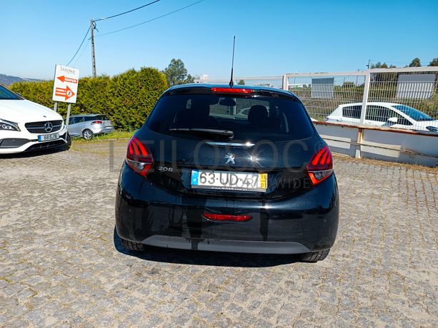 Peugeot 208 1.6 HDi · Ano 2018