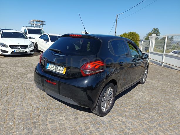 Peugeot 208 1.6 HDi · Ano 2018