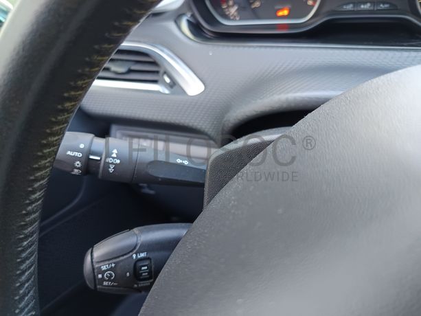 Peugeot 208 1.6 HDi · Ano 2018