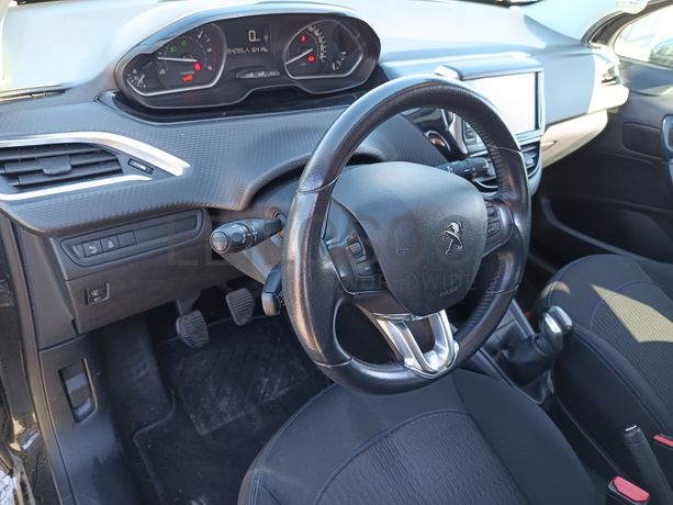 Peugeot 208 1.6 HDi · Ano 2018