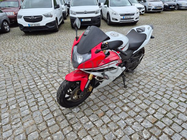 Honda CBR 600F 2011 · Ano 2012