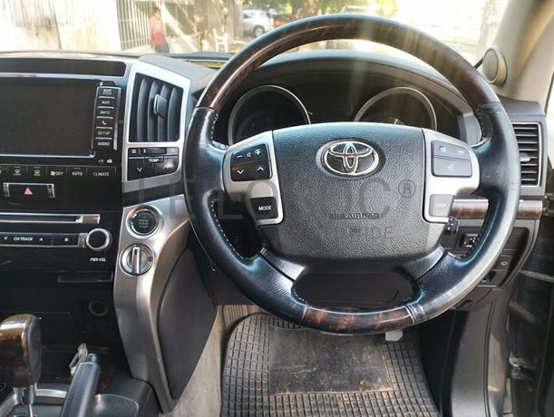 Toyota/Land Cruiser VX - V8