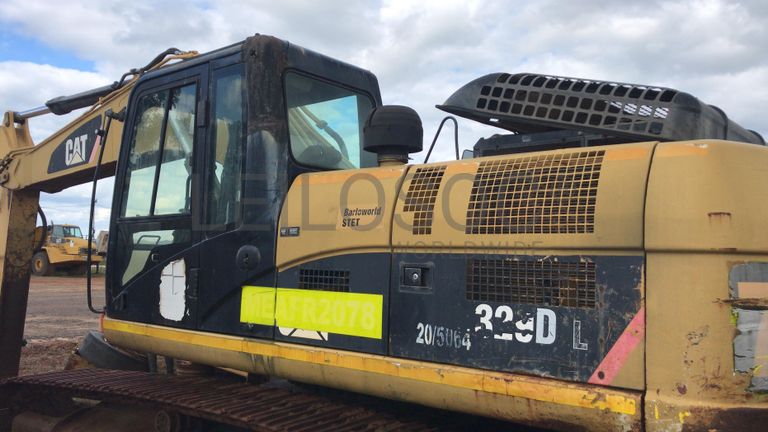 Escavadora Caterpillar 32DL