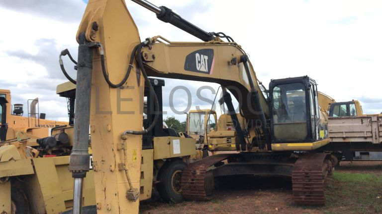 Escavadora Caterpillar 32DL