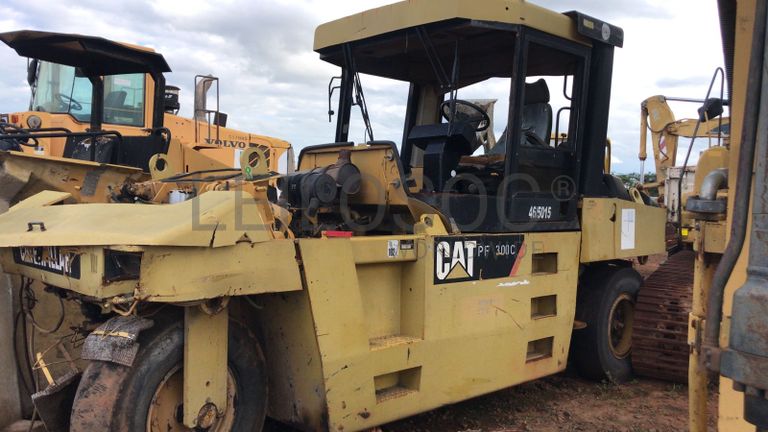 Rolo Compactador Caterpillar