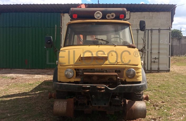 Camião Mercedes Benz Unimog