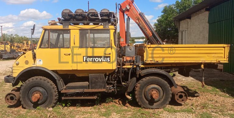 Camião Mercedes Benz Unimog