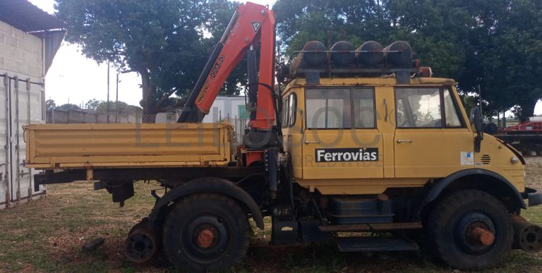 Camião Mercedes Benz Unimog