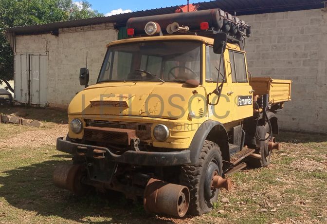 Camião Mercedes Benz Unimog