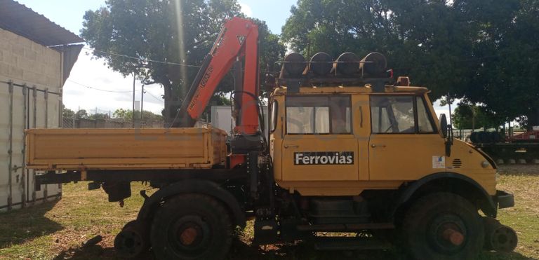 Camião Mercedes Benz Unimog