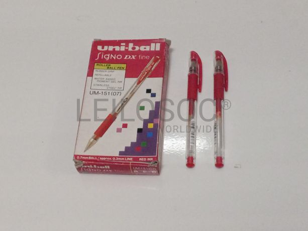 Caneta vermelha-uniball.