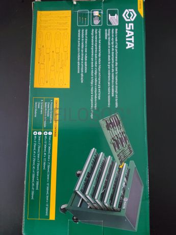 TABULEIRO DE 13 PEÇAS COM CHAVES DE FENDAS COMBINADAS