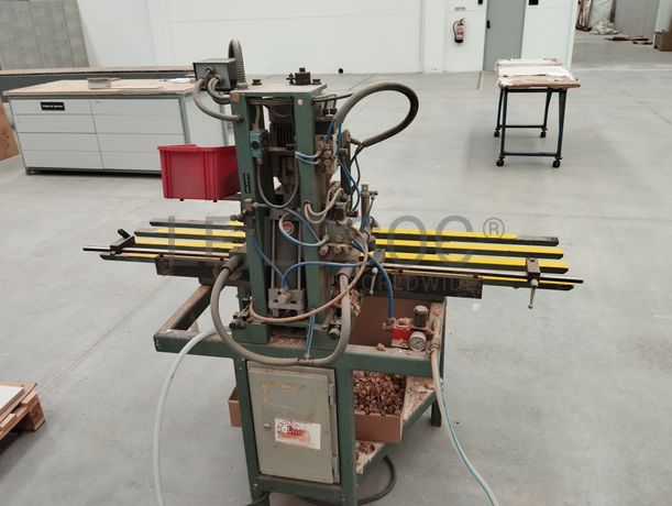 Equipamento de Furar e Colar