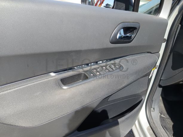 Peugeot 5008 · Ano 2016