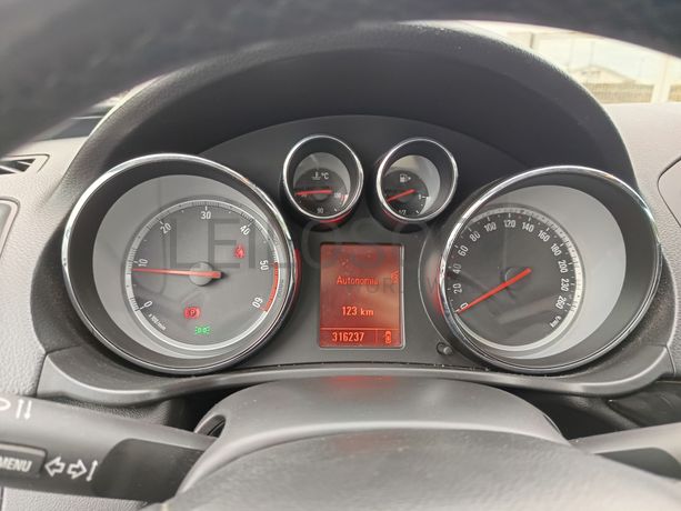 Opel Insígnia · Ano  2011 