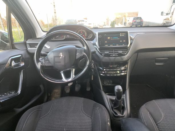 Peugeot 208 · Ano 2017